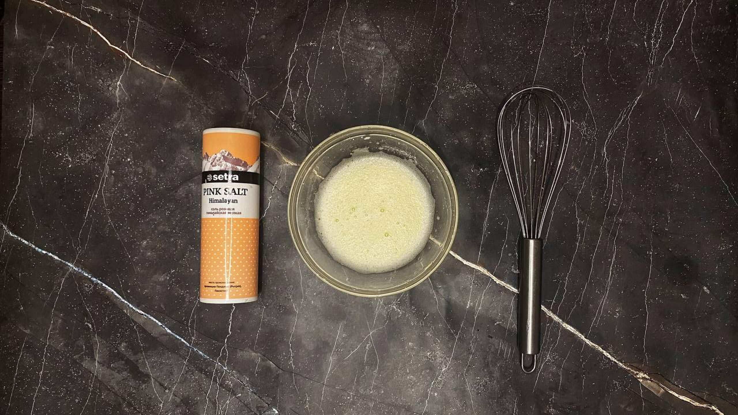 Шаг 2: Подготовьте яичный белок